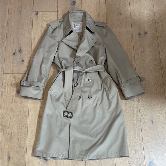 SOLD | London Fog | Classic Vintage Tan Trench Coat - Picture 2 of 10
